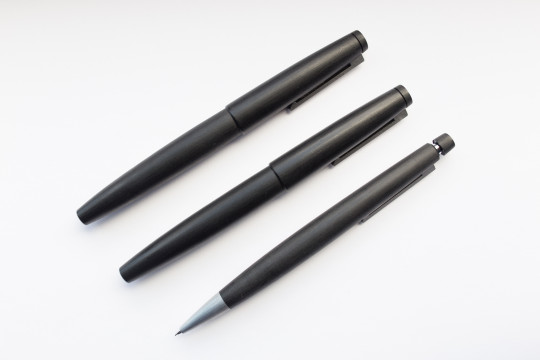 The surface of the Lamy 2000 in the middle changed after years of use.