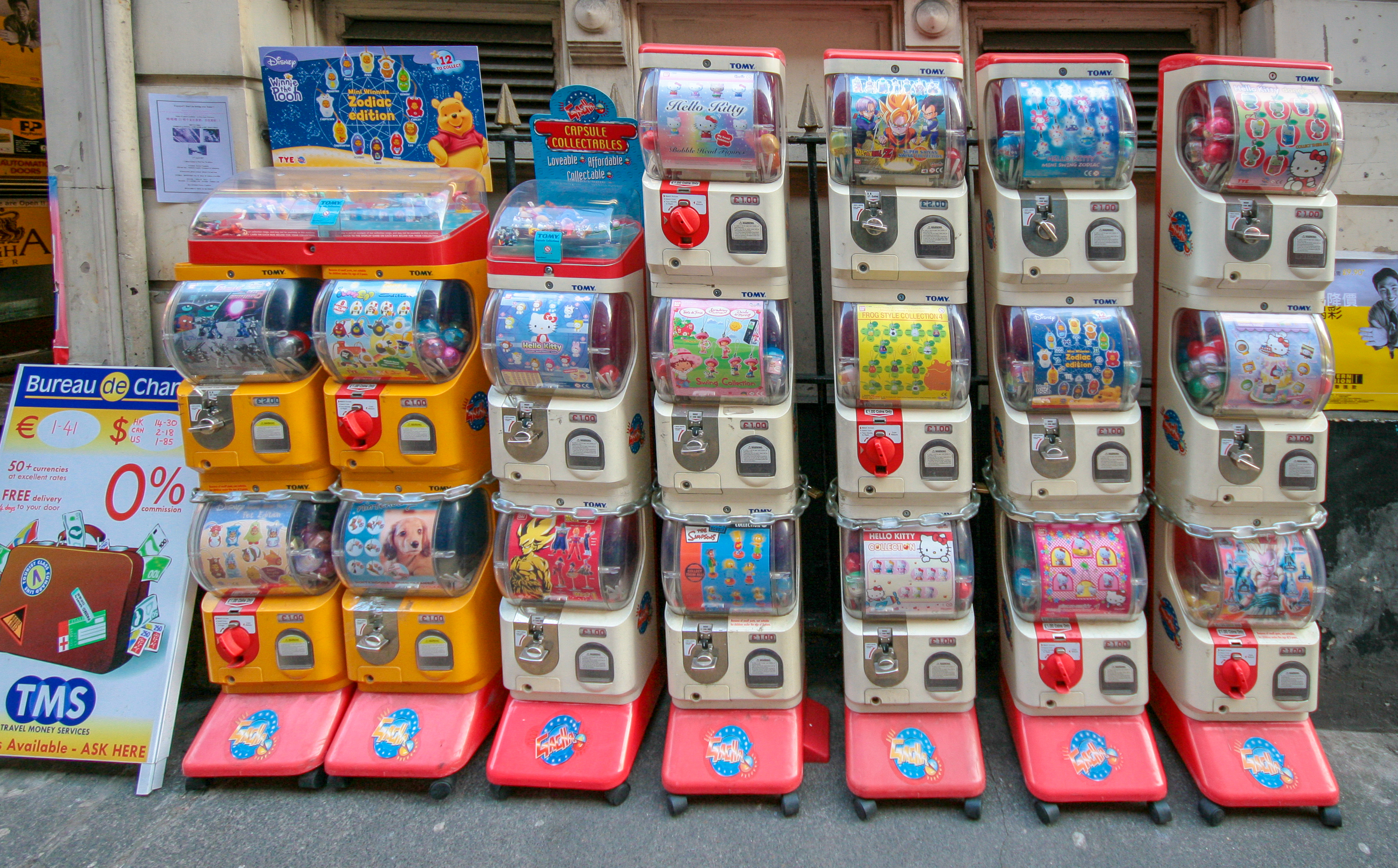 250 pcs Vending Machine $0.25/$0.50 Capsule Toys Mini Crosses 